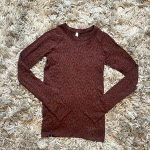 Athlete long sleeve maroon patterned athletic top
